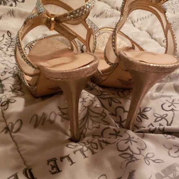 Heels - Picture 3 of 4